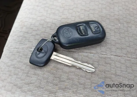 2004 Toyota Corolla Le из США, поврежденный, VIN JTDBR32E542023227